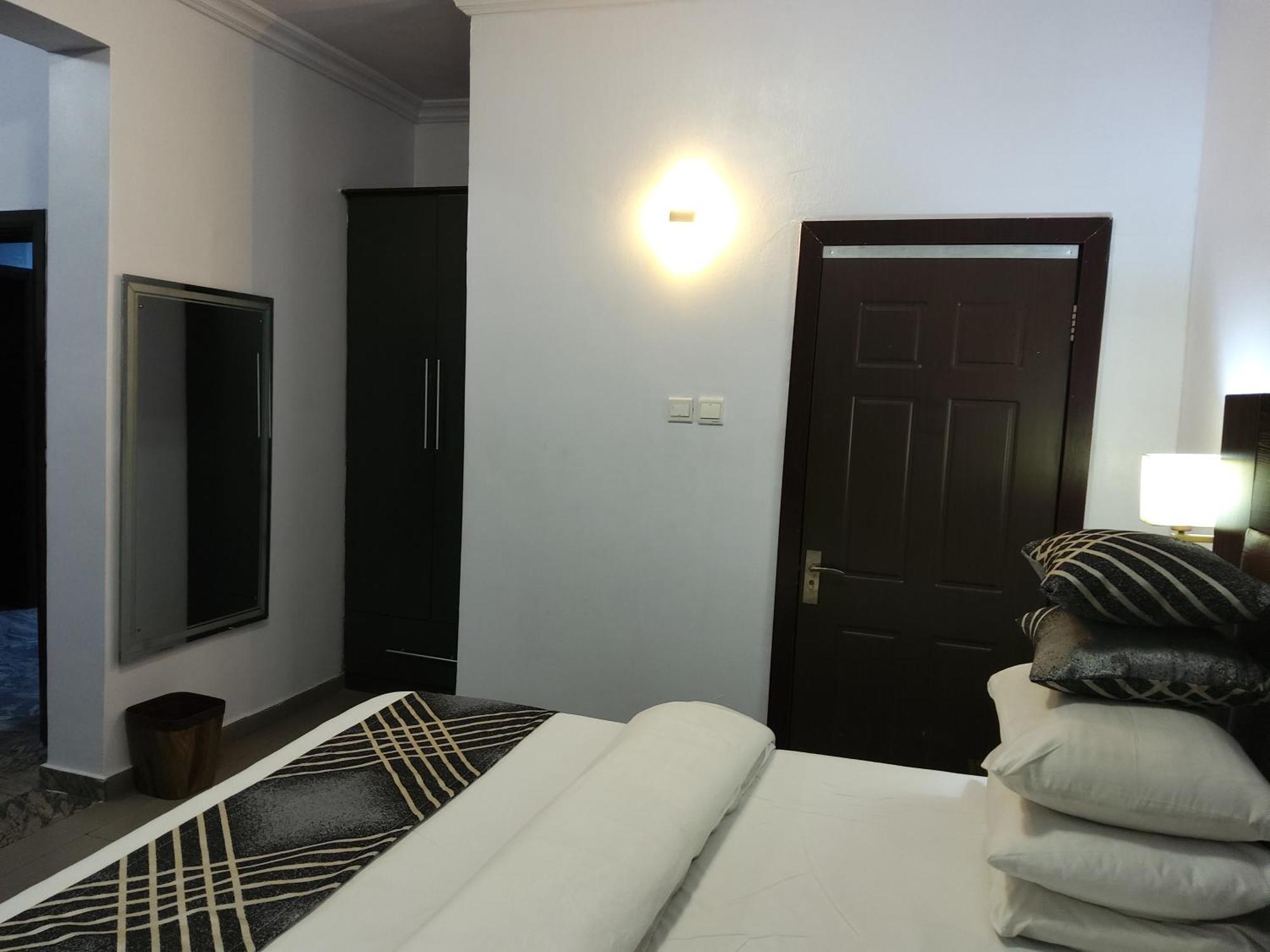 Crownedge Hotels Ikeja Eksteriør bilde