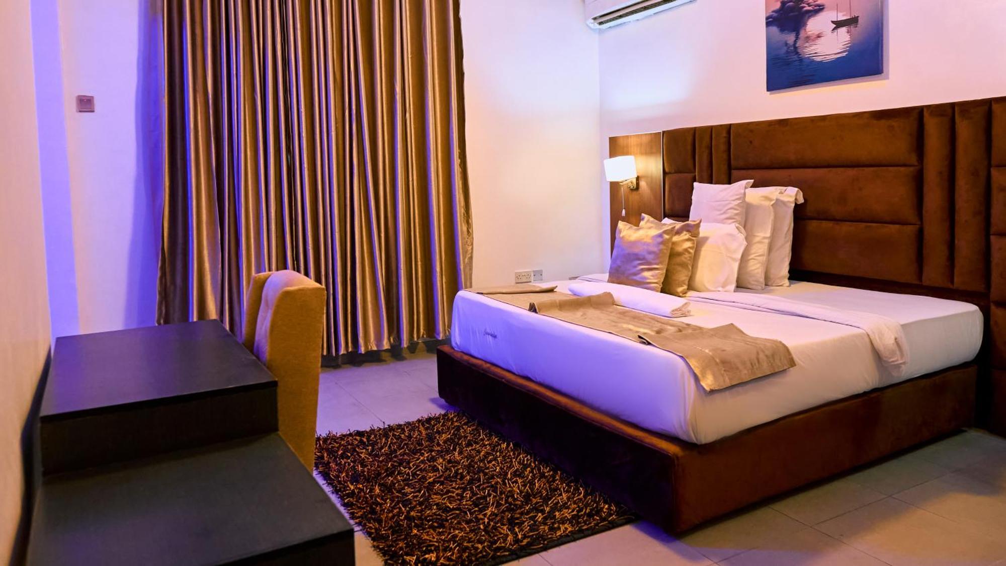 Crownedge Hotels Ikeja Eksteriør bilde
