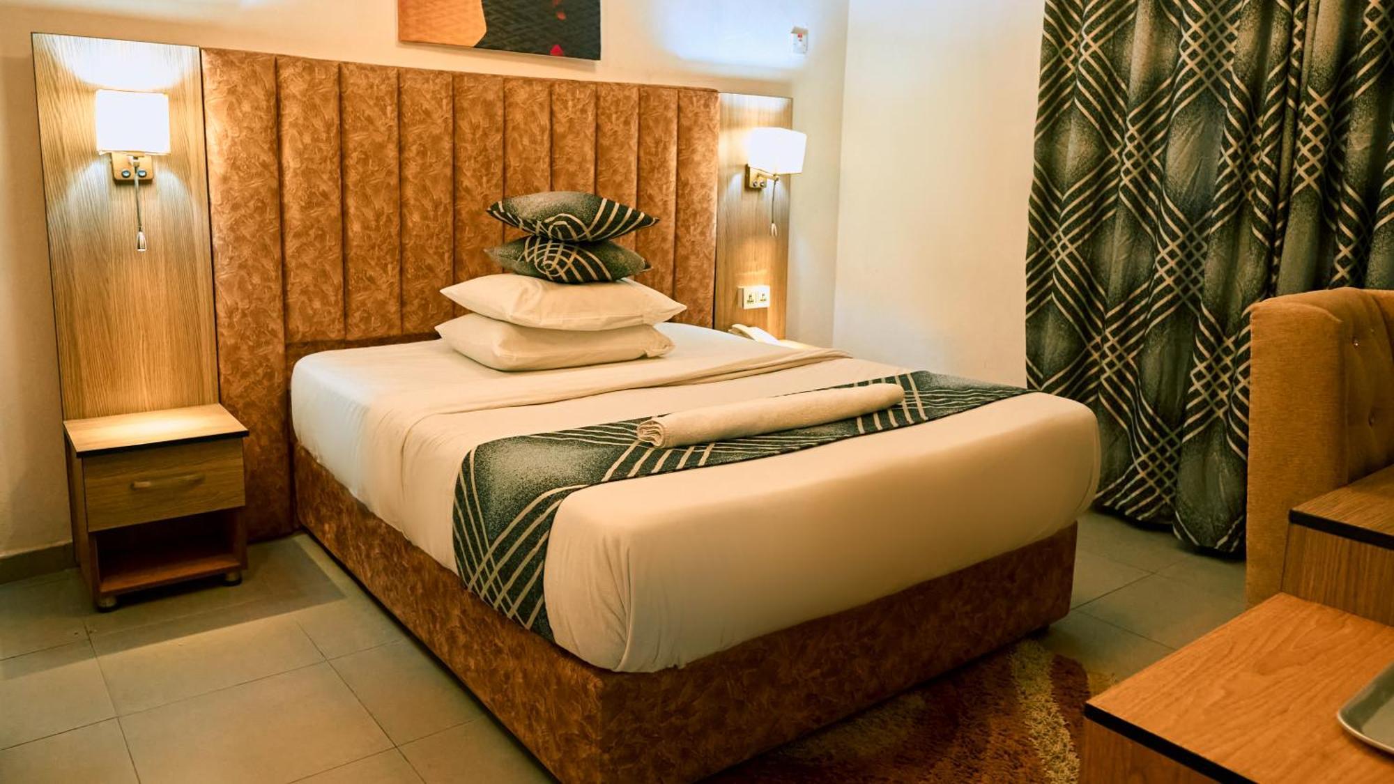 Crownedge Hotels Ikeja Eksteriør bilde