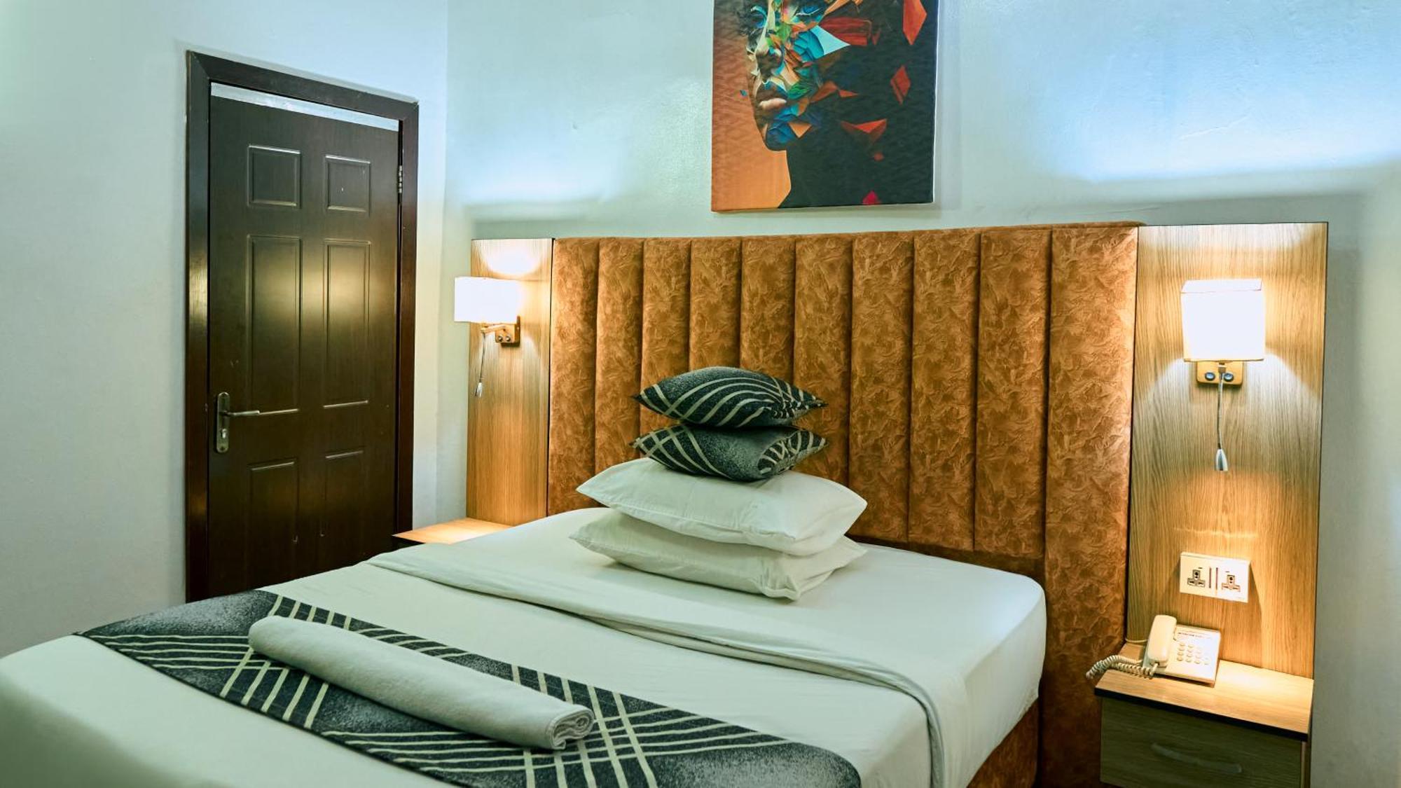 Crownedge Hotels Ikeja Eksteriør bilde